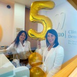 En nuestras instalaciones, celebrando el 5º Aniversario de Clínica Dental DUO